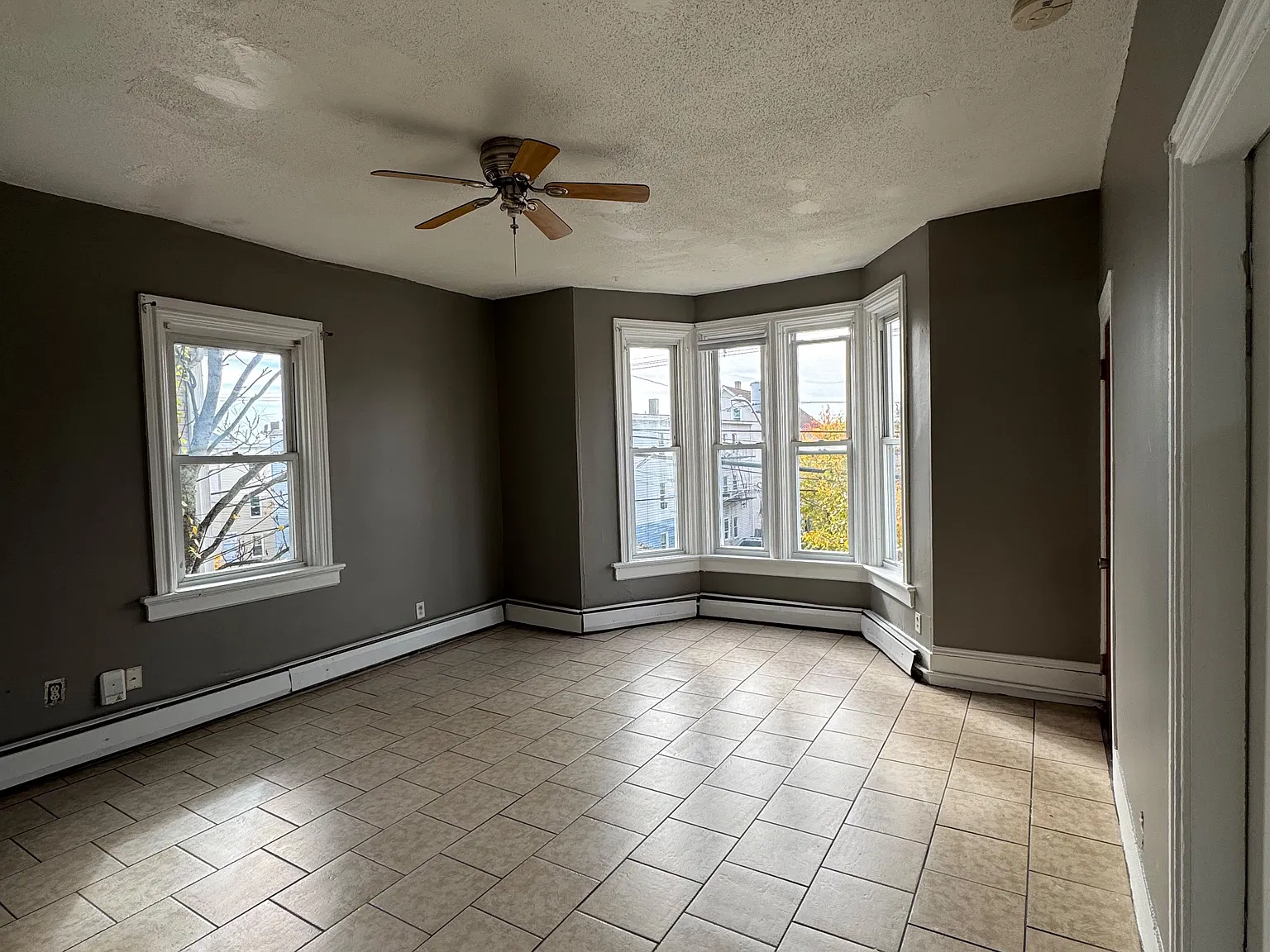 3 bed, $1,900 — Photo 4