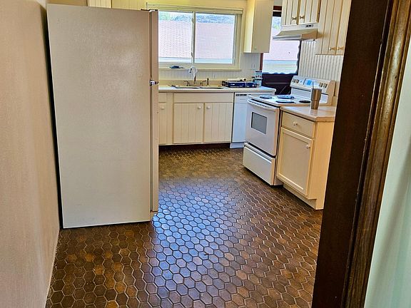 Kitchen/dining area