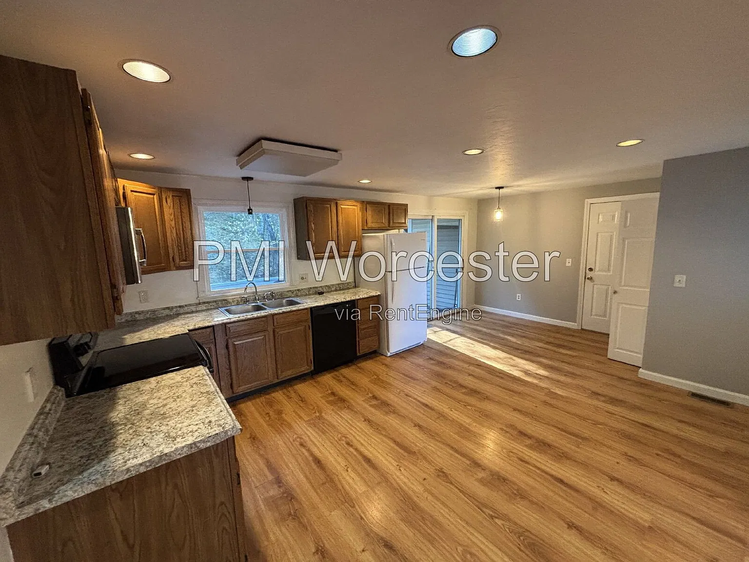 3 bed, 2.5 bath, $2,890 — Photo 3