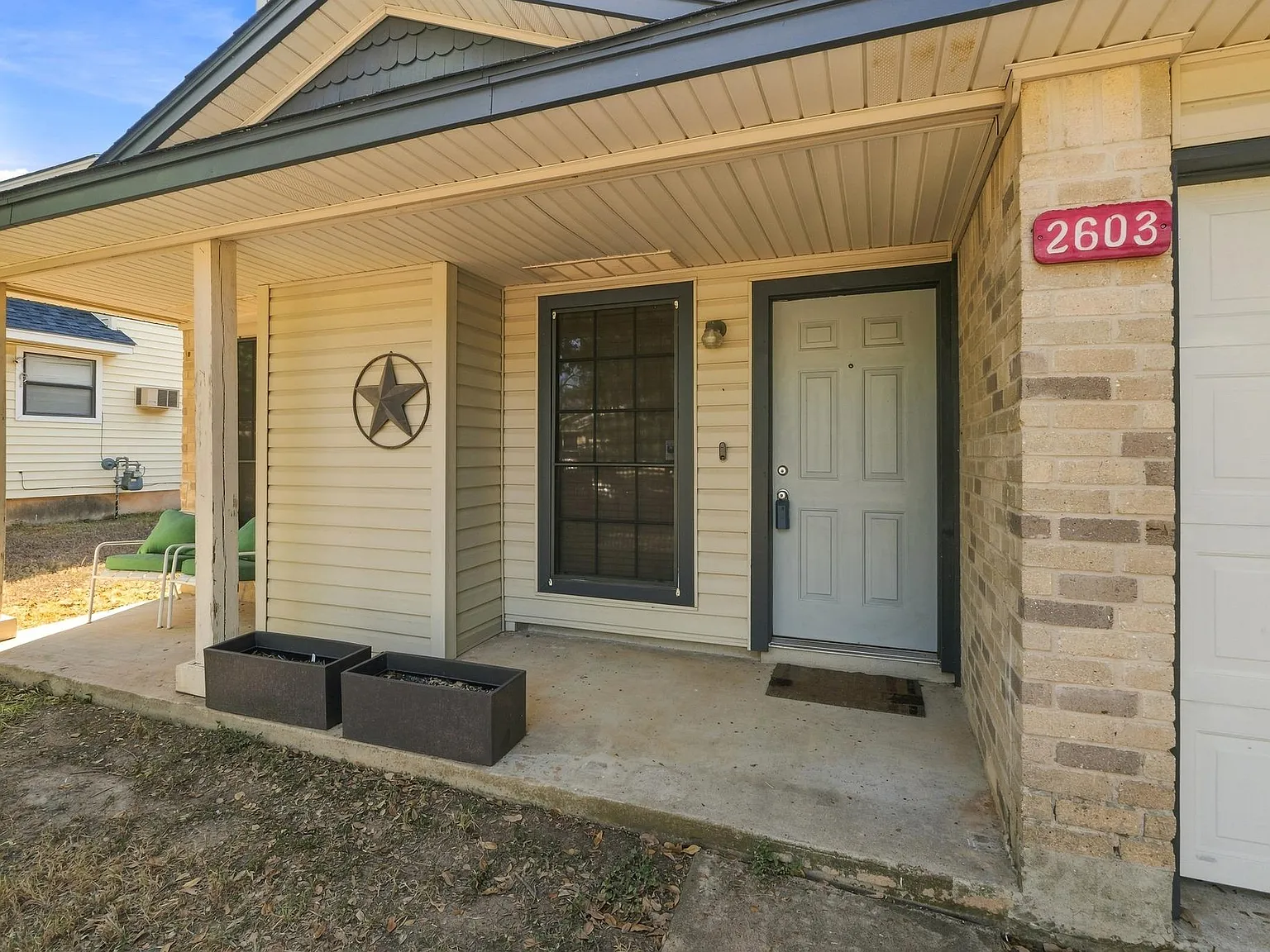 3 bed, 2.0 bath, 1364 sqft, $2,500 — Photo 2