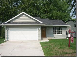 S8045 Maple Park Rd, Prairie Du Sac, WI 53578