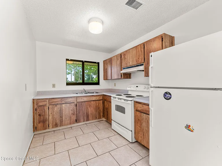 920 San Filippo Dr SE — Photo 5
