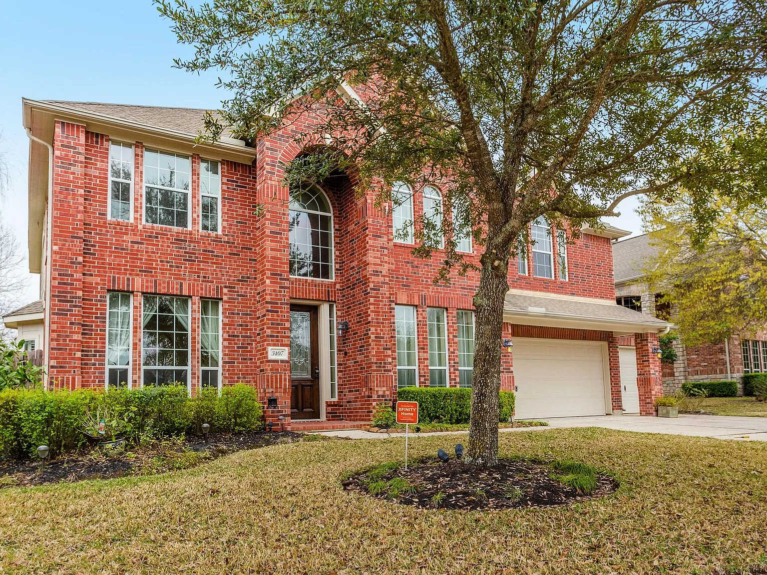 5 bed, 3.5 bath, 3359 sqft, $3,550 — Photo 2
