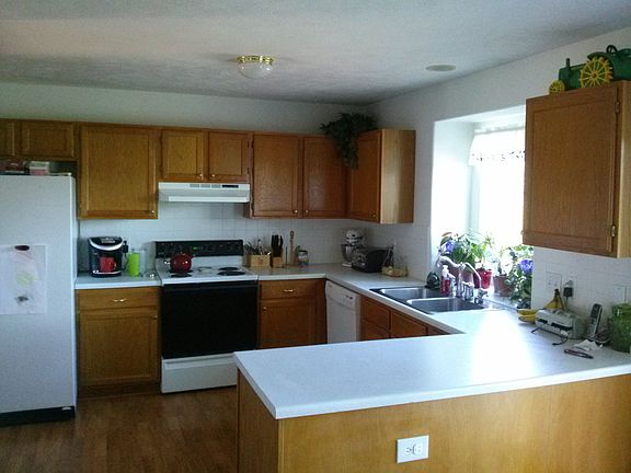 4th image of 814 3rd Street Cir