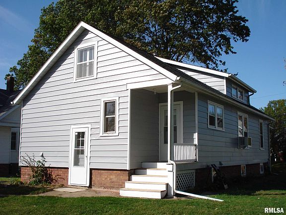 4th image of 838 Warren St
