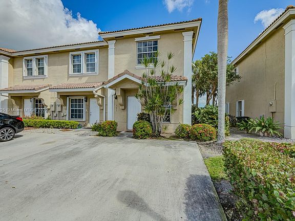 3rd image of 707 SW 122nd Ave #707