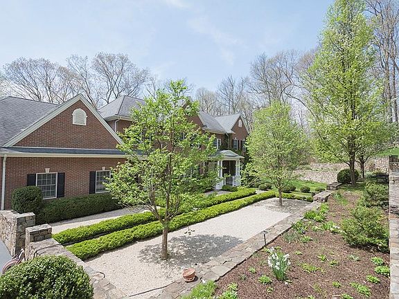 2nd image of 23 Parkview Cir