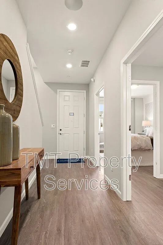 4 bed, 3.5 bath, 2298 sqft, $2,950 — Photo 4