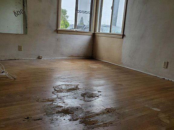 3rd image of 2251 Grand Ave