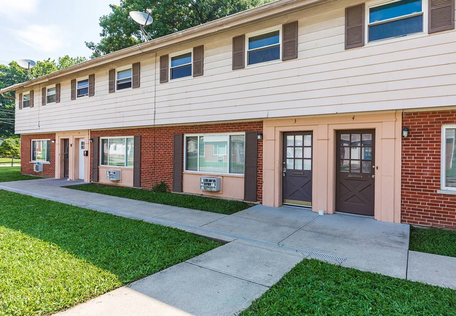 3 bed, 1.5 bath, 1100 sqft, $1,785 — Photo 1
