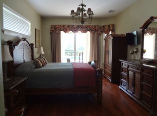 2201 Meadowbrook Dr, Lutz, FL 33558