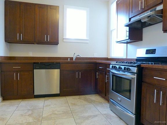 2nd image of 535 Ashbury St APT 4