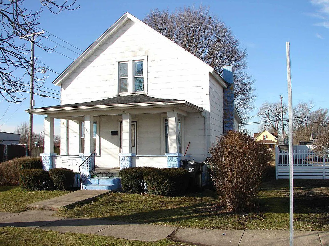 325 S Falcon St photo 1