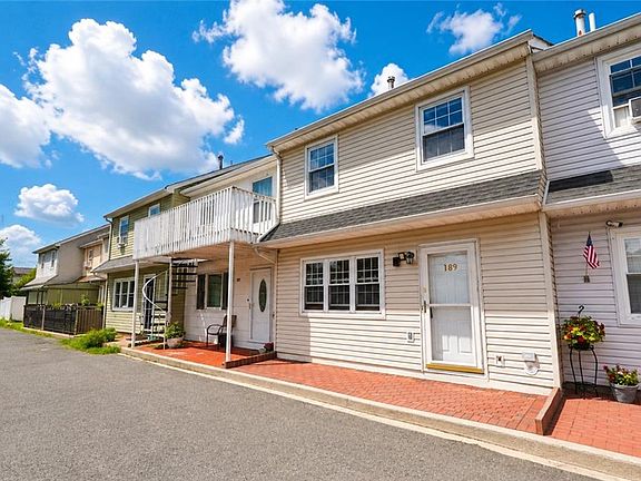 3rd image of 189 Quintard St