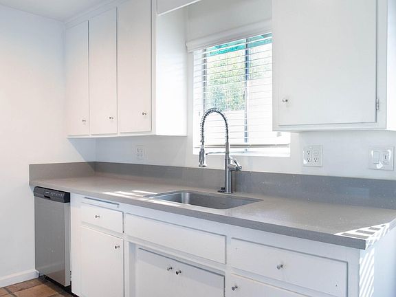 5th image of 622 S Warm Sands Dr APT 6