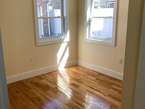 5th image of 10209 217th St Floor 1