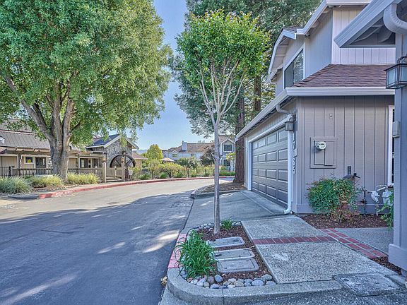 2nd image of 17067 Creekside Cir