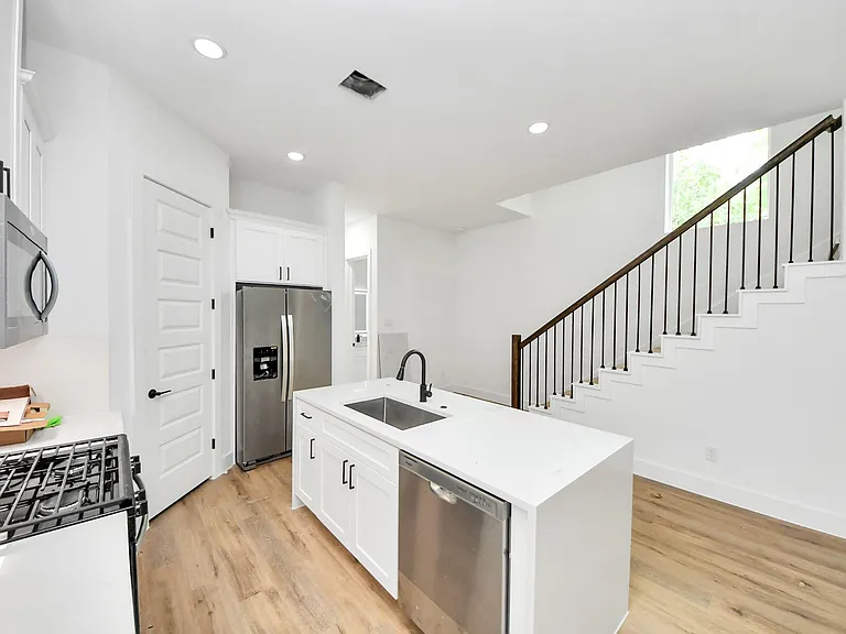 8313 Venus St — Photo 10