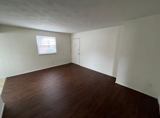 6720 Highland House Ct APT C, Saint Louis, MO 63123