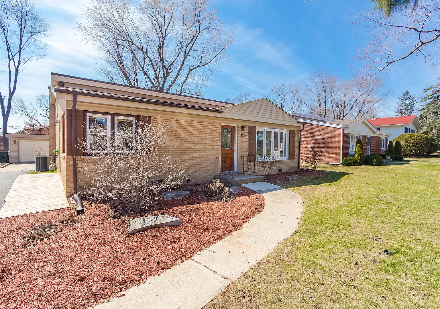 729 Terry Ln photo 1