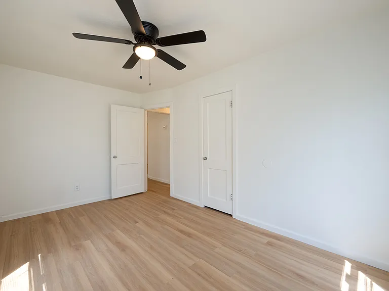 511 E Grumman Dr — Photo 11