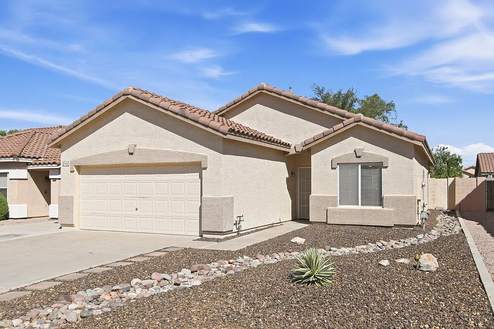 3 bed, 2.0 bath, 1544 sqft, $2,290 — Photo 2