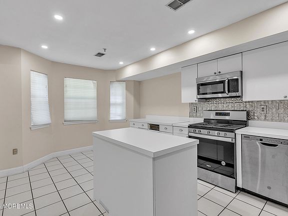 4th image of 2106 Grassy Hollow Dr
