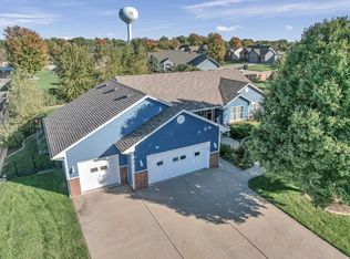 1015 Country Ln, Newton, KS 67114