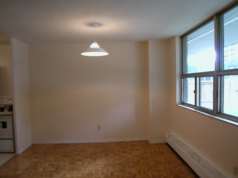 5 Glamorgan Ave — Photo 21