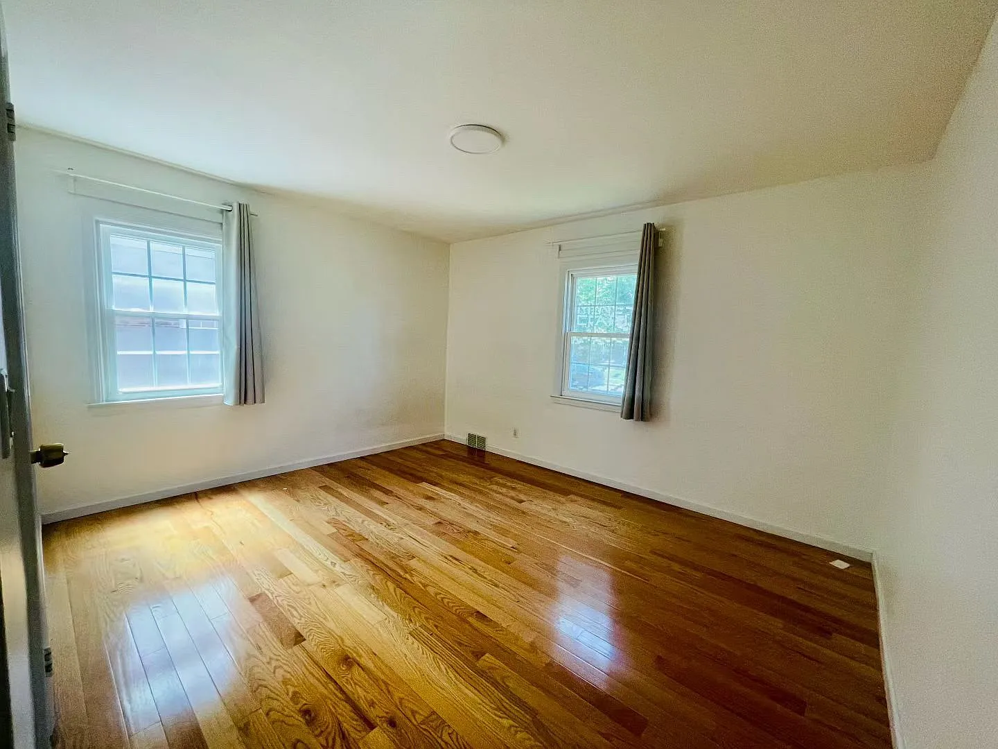3 bed, 2.5 bath, $4,300 — Photo 4