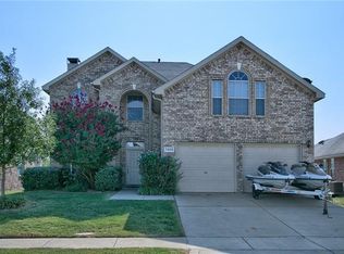 7804 Quiet Waters Dr, Arlington, TX 76016