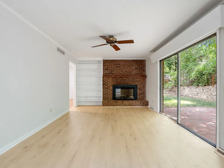 705 Shady Lawn Rd — Photo 7