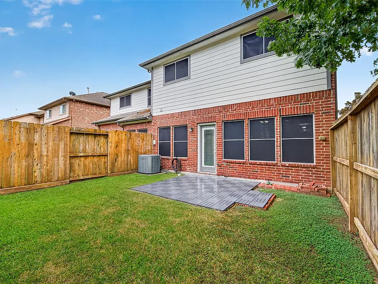 8910 Minola Oaks Dr — Photo 35