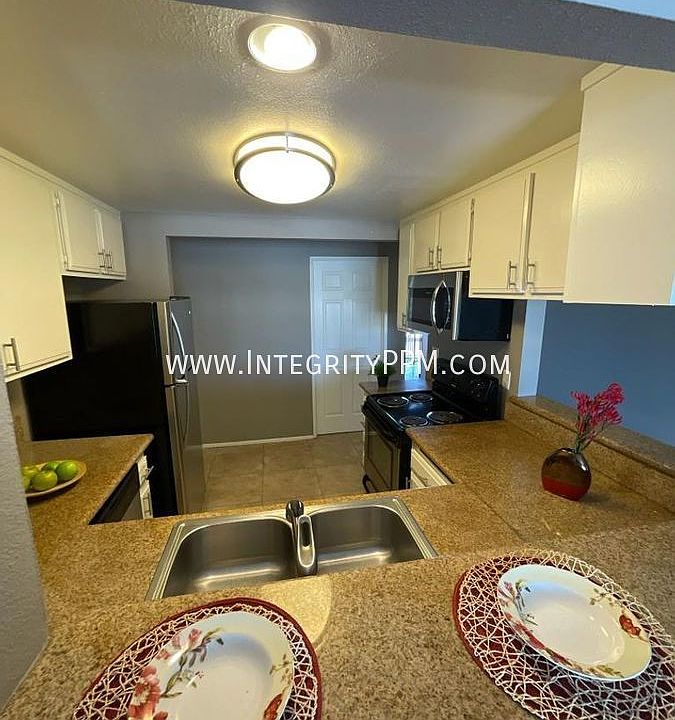 1st image of 415 Plymouth Dr #30