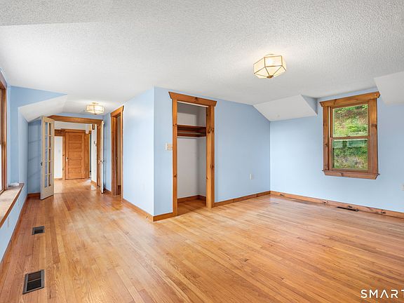 24th image of 185 Hampden Road