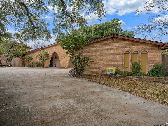 2nd image of 105 Trillium Ln
