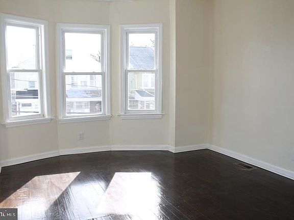 5th image of 55 Edgemere Ave