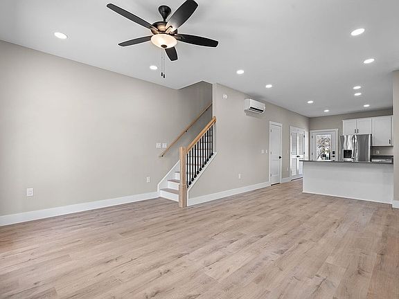 3rd image of 18 Cottage Ct