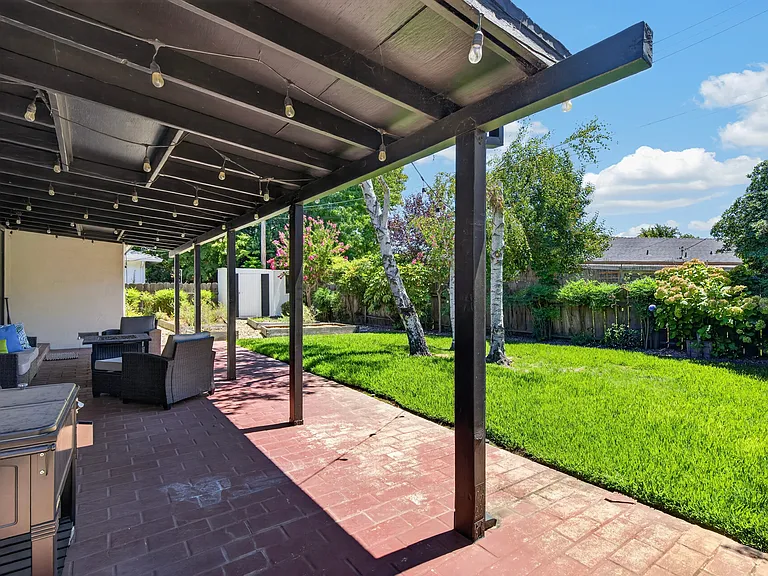 1106 Lake Home Dr — Photo 30