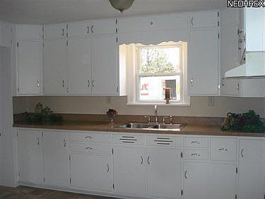 3rd image of 211 Stratford Ave