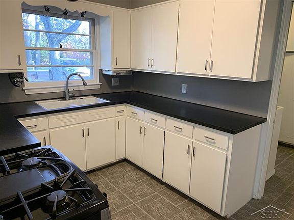 5th image of 4835 Hillcrest Dr