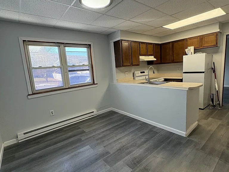 563 Washington Ave — Photo 4