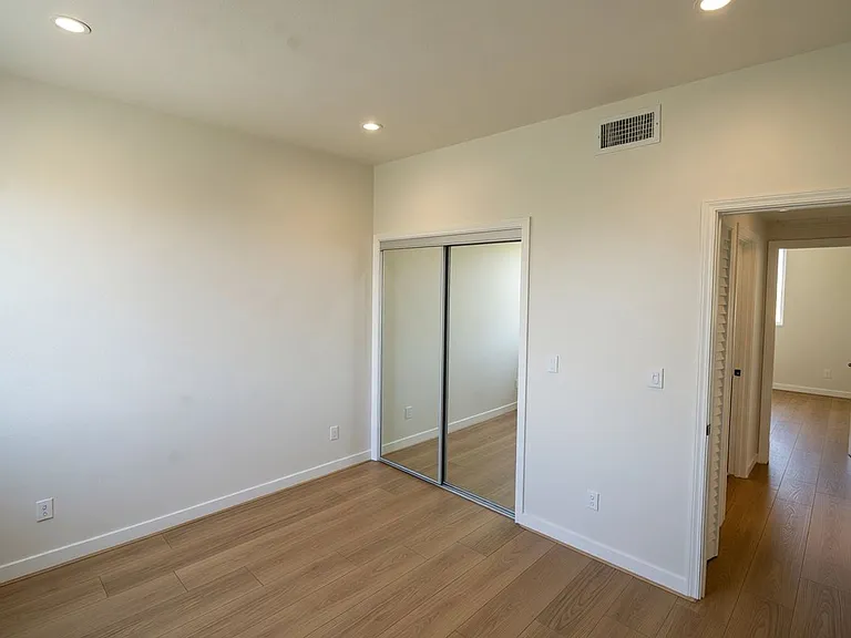 1056 Hoffman Ave #1 — Photo 4