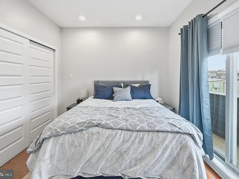 2568 Collins St — Photo 19