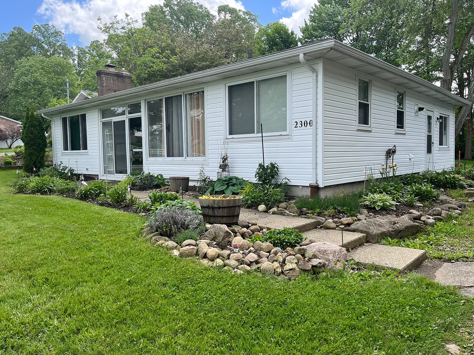 3 bed, 1700 sqft, $2,200 — Photo 1