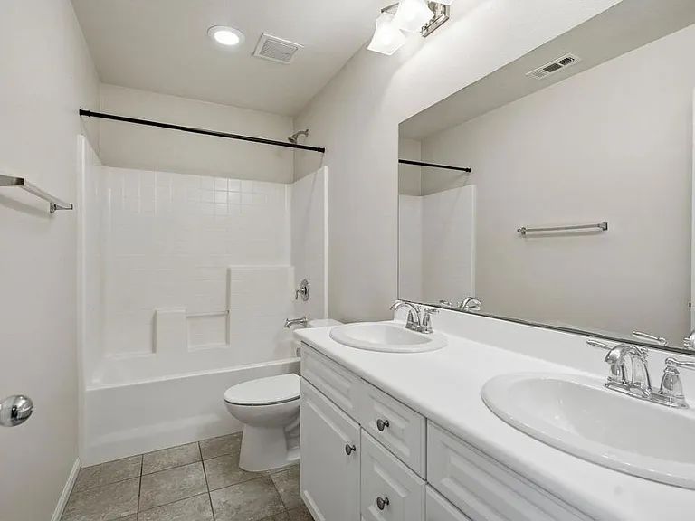 477 Prosperity Dr — Photo 32