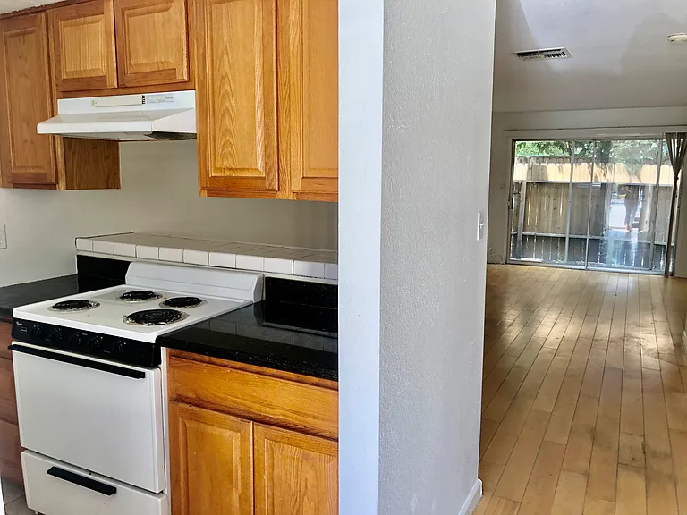 3335 J st — Photo 11