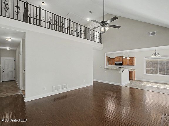 3rd image of 1316 Heritage Cir