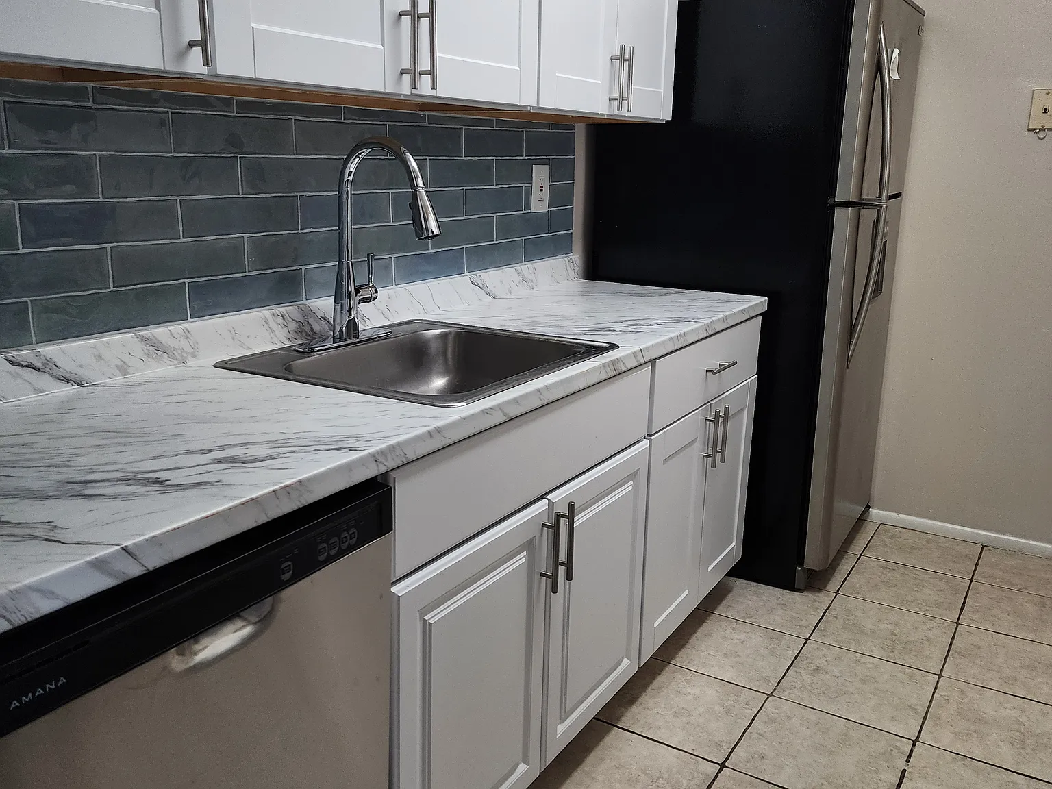 3 bed, 930 sqft, $2,200 — Photo 1