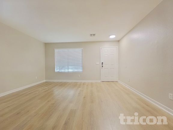 3rd image of 1462 S 220th Ln